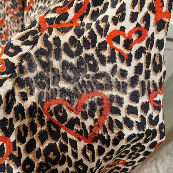 Equipment Femme Button Up Blouse M Silk Leopard Print Lipstick Heart Mob Wife - Picture 6 of 10
